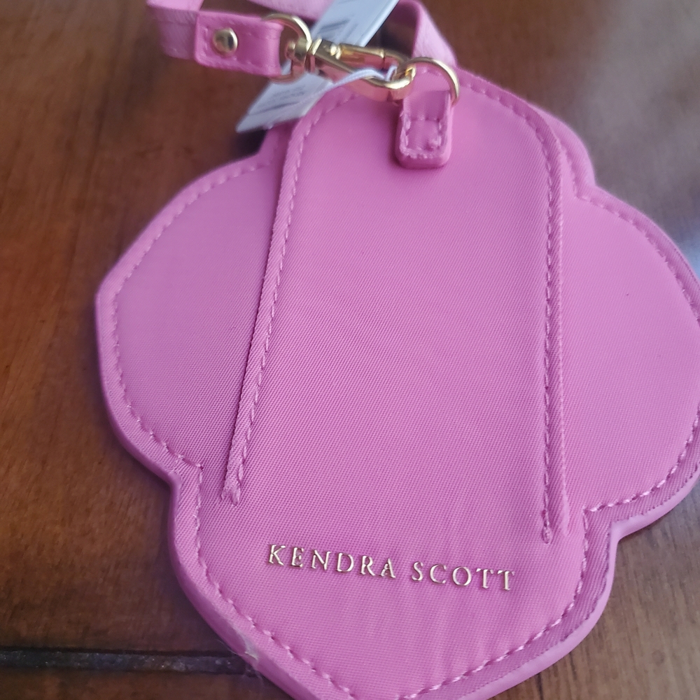 Kendra Scott Pink Passport Holder and Luggage Tag Set - Picture 6 of 7